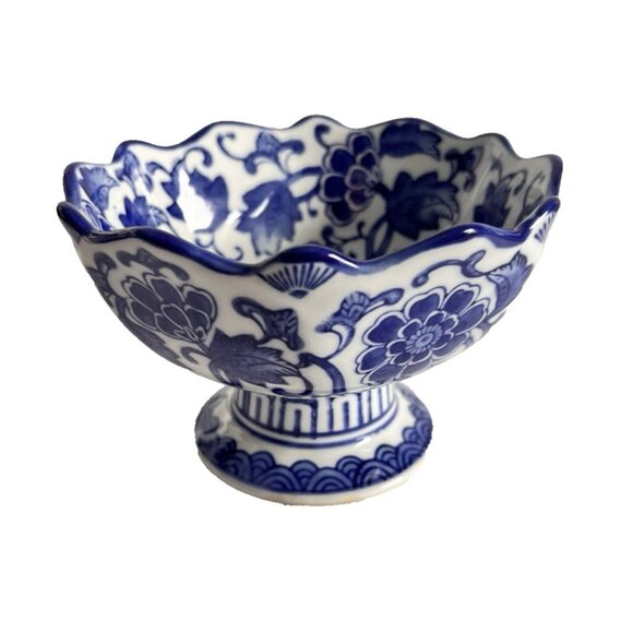 VTG Chinoiserie Footed Bowl Blue & White Hand Painted Oriental Porcelain Ceramic - Picture 1 of 8